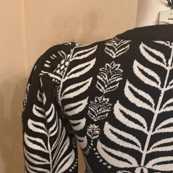 NWOT Farm Rio BLACK AINIKA TROPICAL SPLENDOR PUFF SHOULDER PO SWEATER Size XS - Picture 10 of 13
